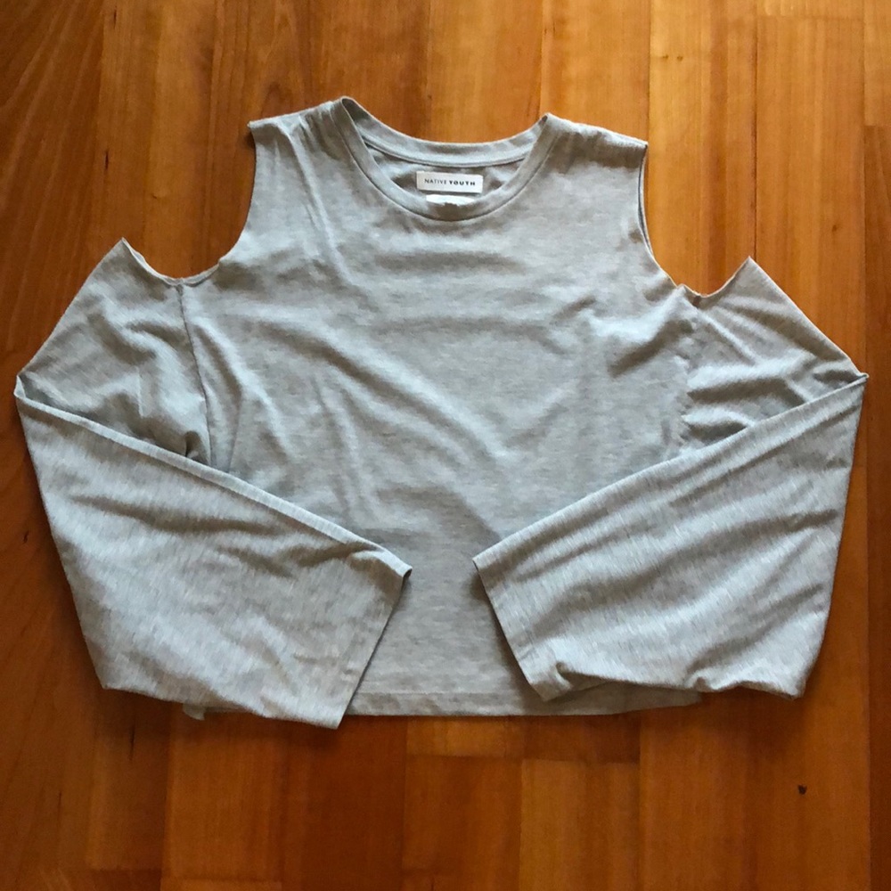 Long sleeved shirt with open shoulders